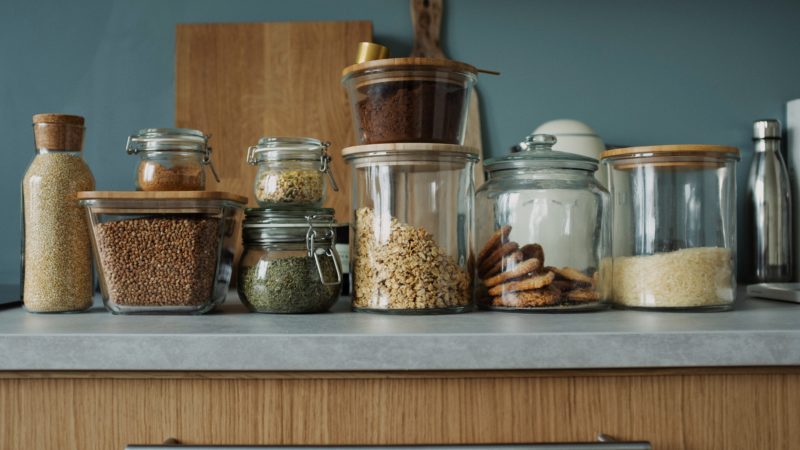 Tanie akcesoria kuchenne – jakie akcesoria warto mieć