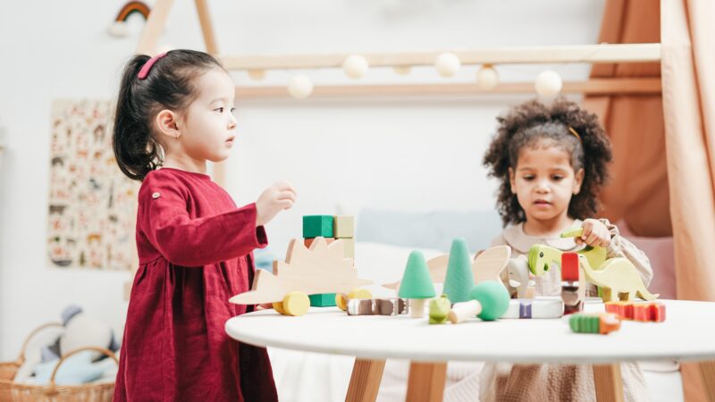 Mebelki zabawkowe – sposób na kreatywność i wyobraźnię
